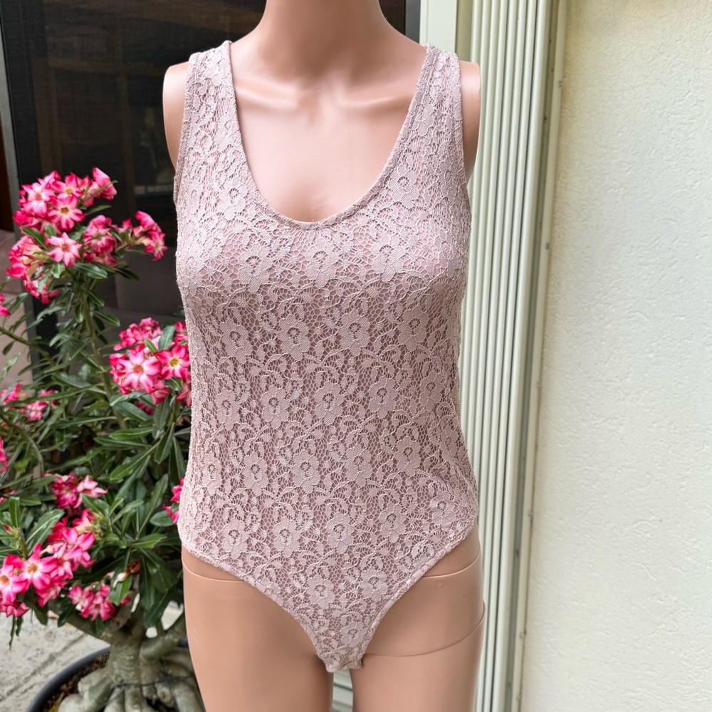 TOPSHOP. Women’s Body Suit. Size 4. Pale Pink.